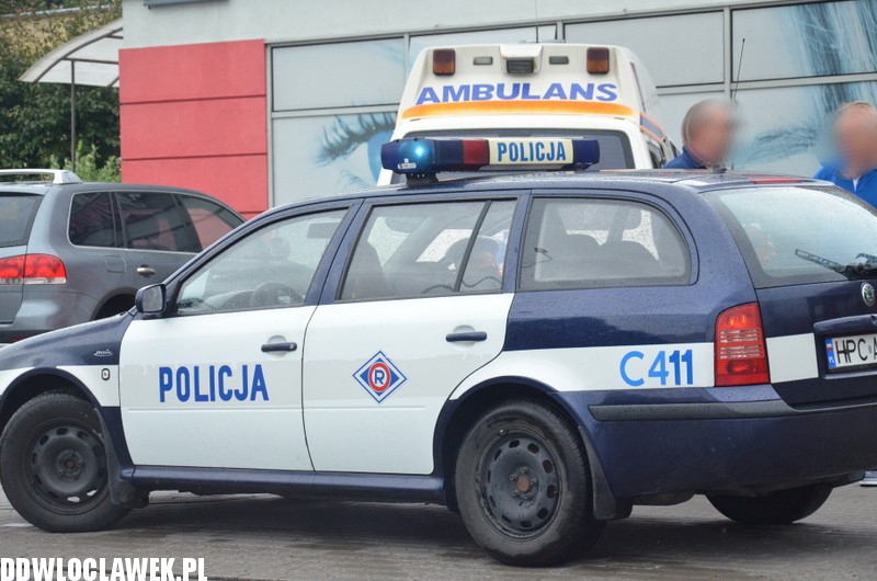 Kolizja karetki i samochodu osobowego