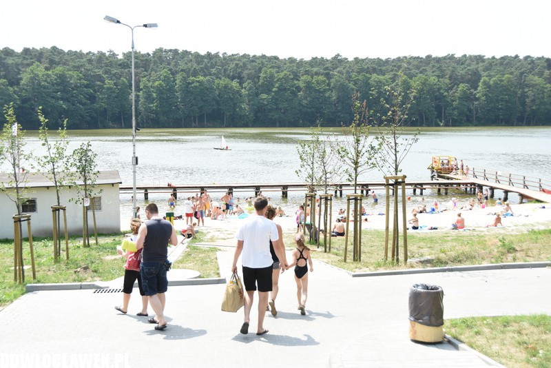 Upalna sobota na plaży w Chodczu
