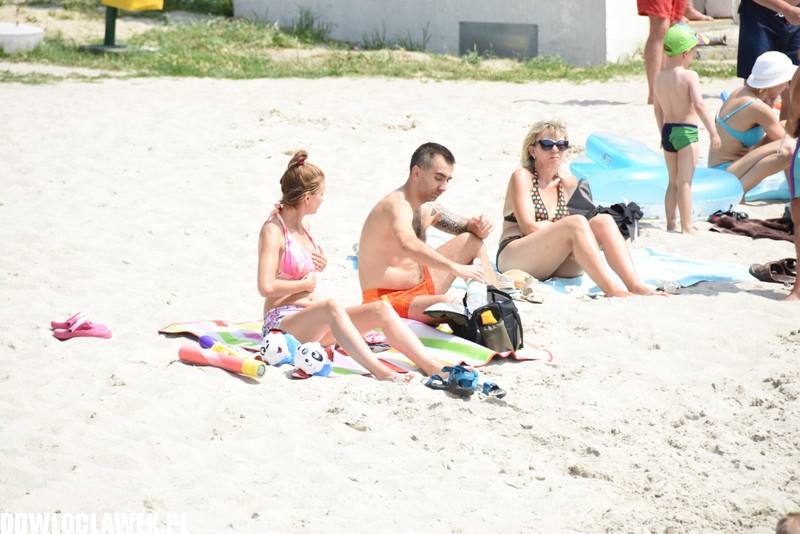 Upalna sobota na plaży w Chodczu