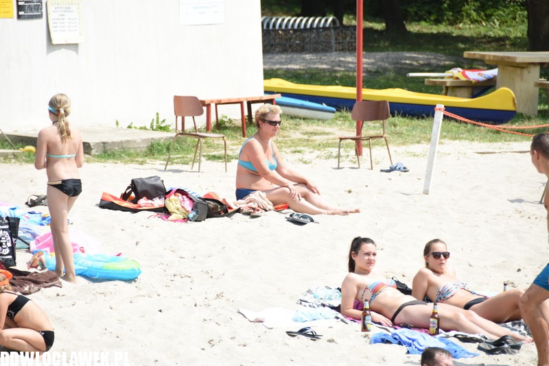 Upalna sobota na plaży w Chodczu