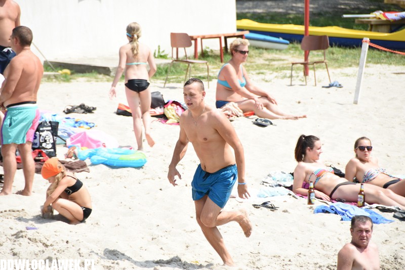 Upalna sobota na plaży w Chodczu