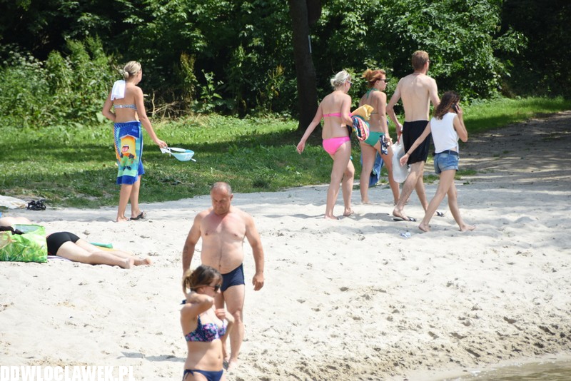 Upalna sobota na plaży w Chodczu