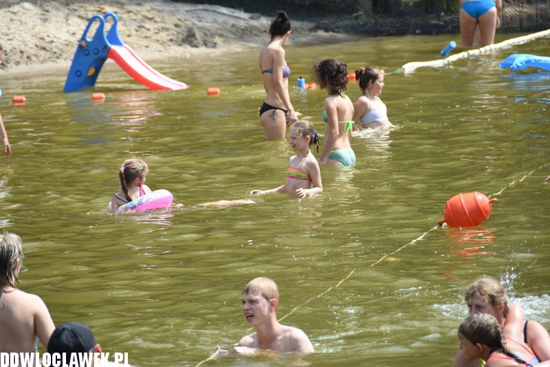 Upalna sobota na plaży w Chodczu
