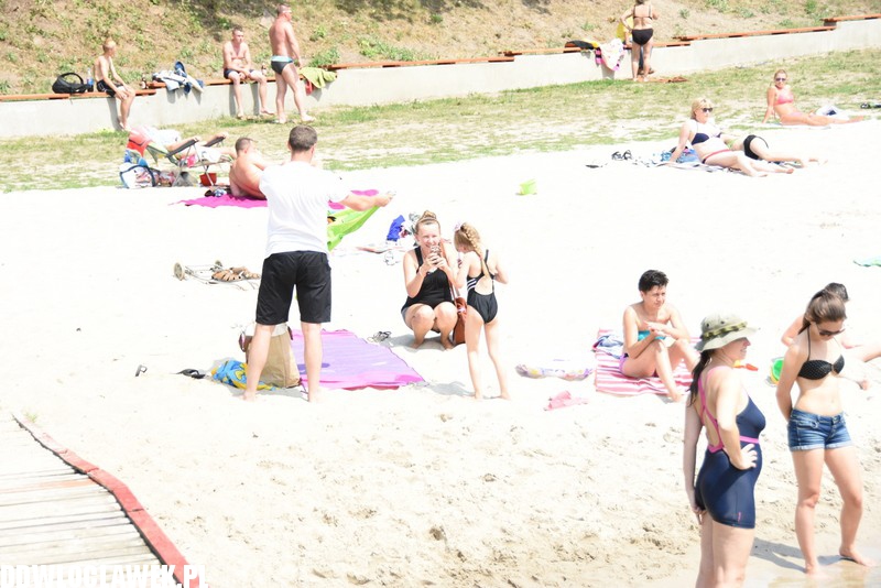 Upalna sobota na plaży w Chodczu