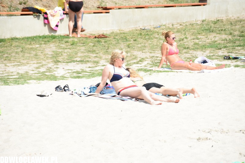 Upalna sobota na plaży w Chodczu