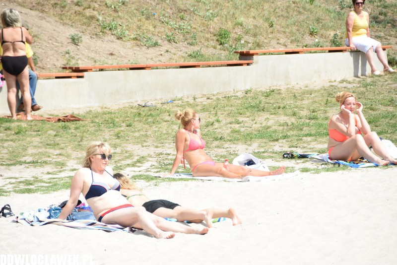 Upalna sobota na plaży w Chodczu