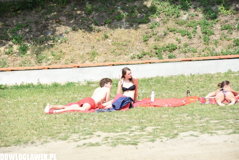 Upalna sobota na plaży w Chodczu