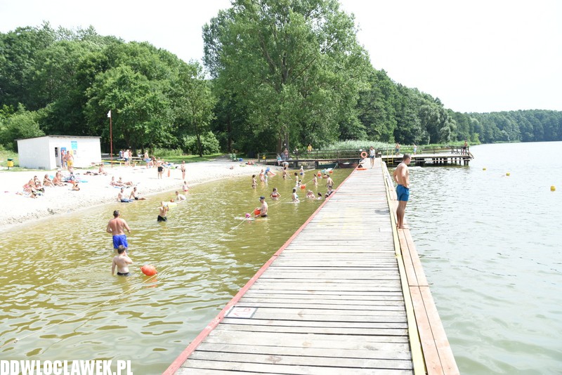 Upalna sobota na plaży w Chodczu