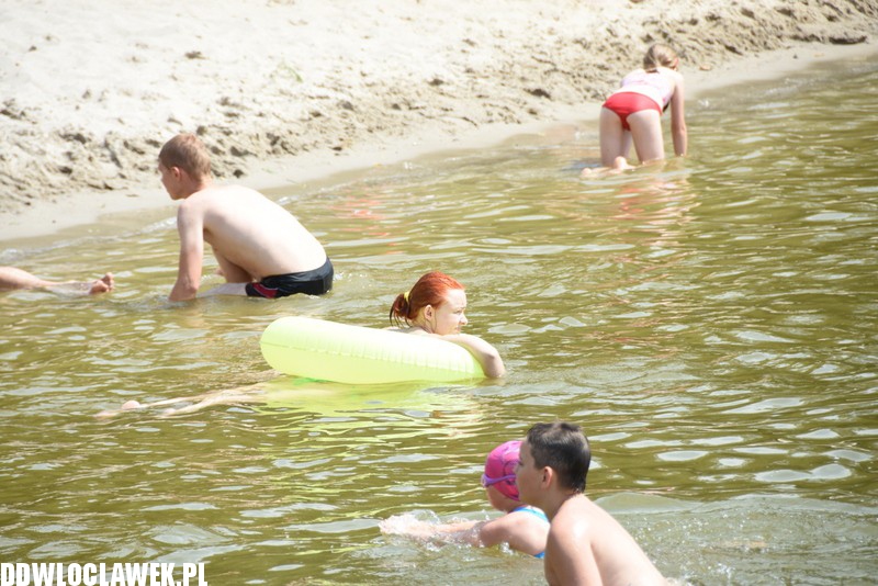 Upalna sobota na plaży w Chodczu