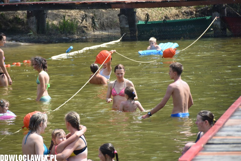 Upalna sobota na plaży w Chodczu