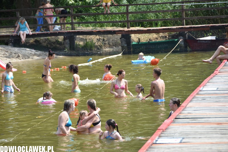 Upalna sobota na plaży w Chodczu