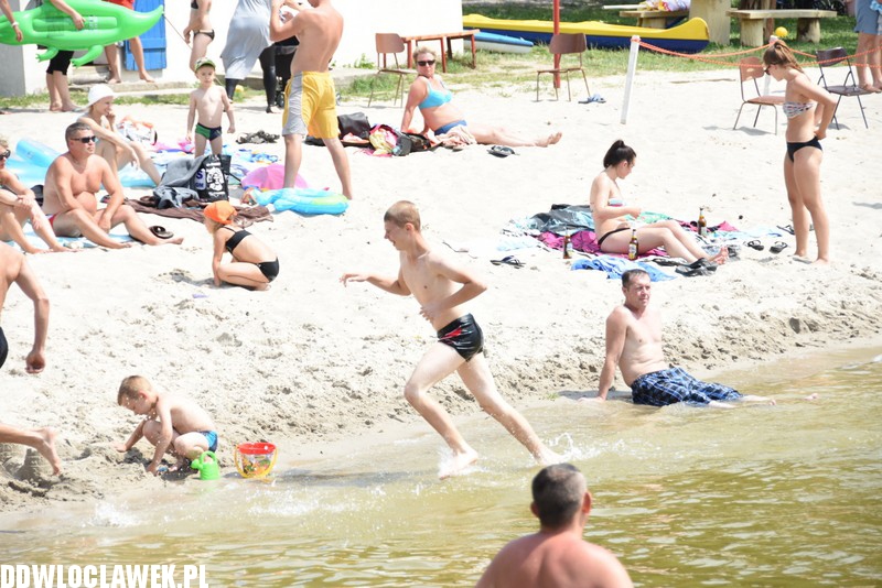 Upalna sobota na plaży w Chodczu