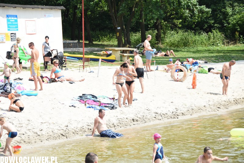 Upalna sobota na plaży w Chodczu