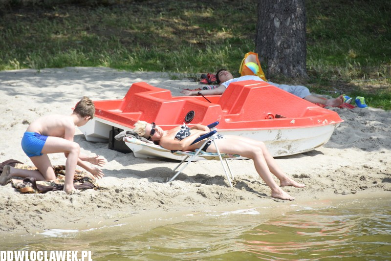 Upalna sobota na plaży w Lubieniu