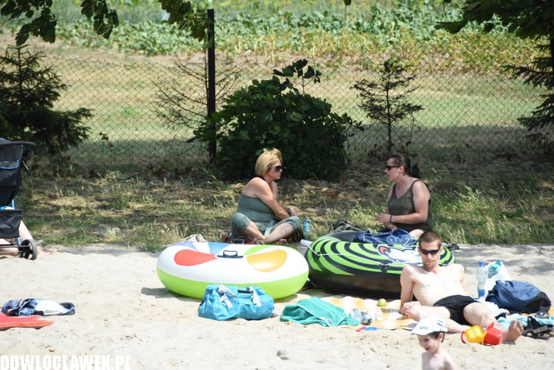 Upalna sobota na plaży w Lubieniu