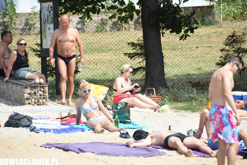 Upalna sobota na plaży w Lubieniu