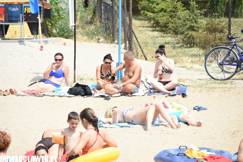 Upalna sobota na plaży w Lubieniu