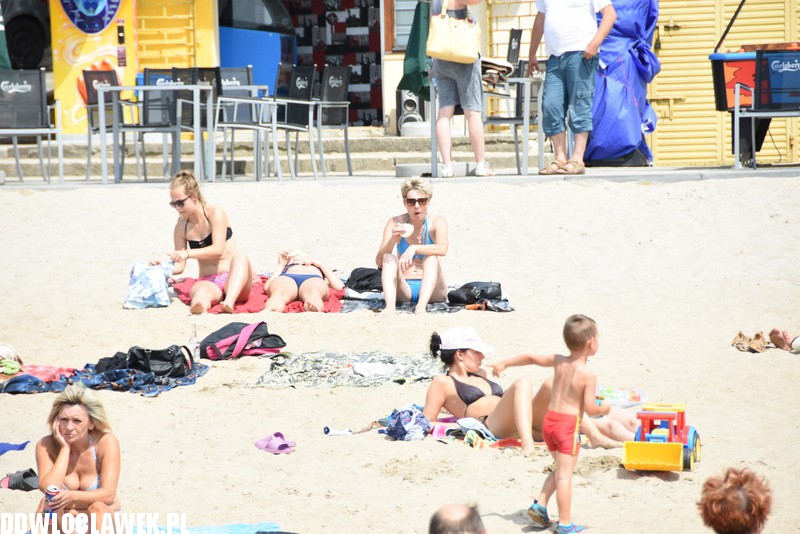 Upalna sobota na plaży w Lubieniu