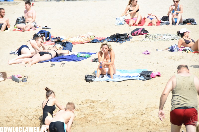 Upalna sobota na plaży w Lubieniu