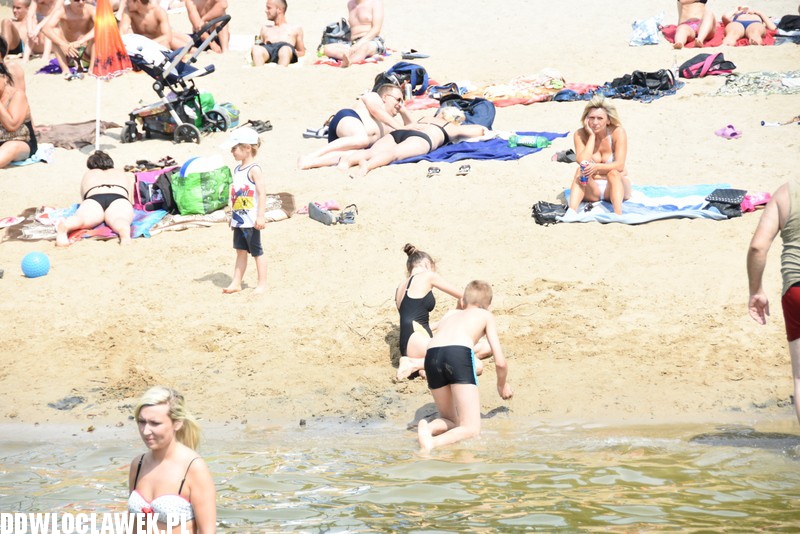 Upalna sobota na plaży w Lubieniu