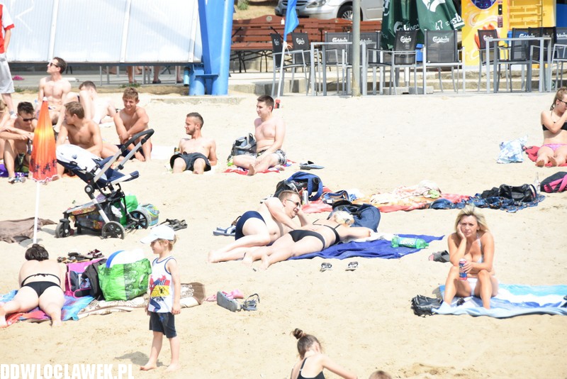 Upalna sobota na plaży w Lubieniu