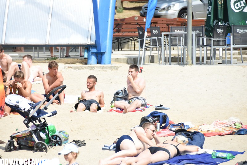 Upalna sobota na plaży w Lubieniu