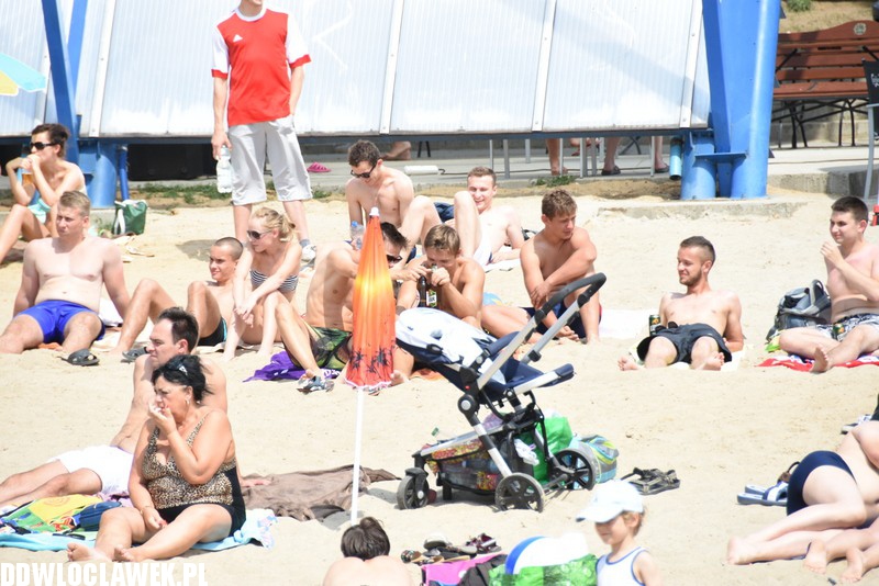 Upalna sobota na plaży w Lubieniu