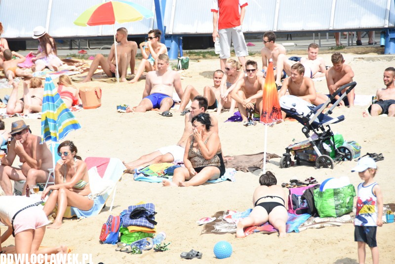 Upalna sobota na plaży w Lubieniu