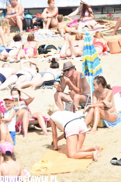 Upalna sobota na plaży w Lubieniu