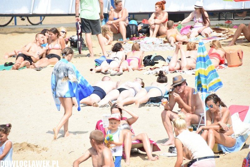 Upalna sobota na plaży w Lubieniu