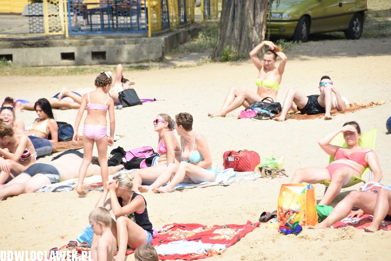 Upalna sobota na plaży w Lubieniu