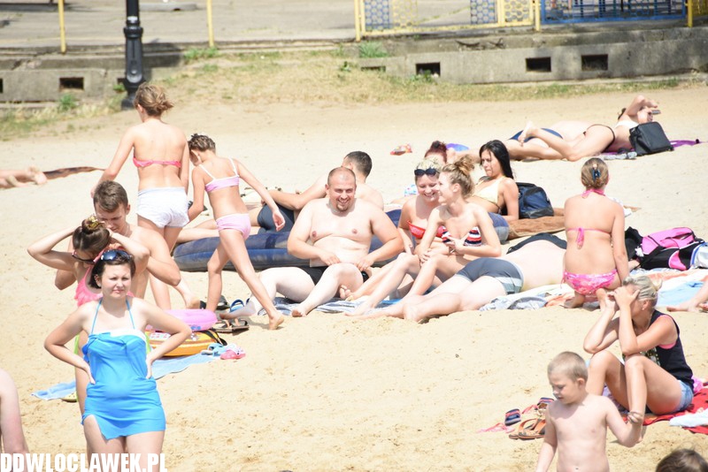Upalna sobota na plaży w Lubieniu