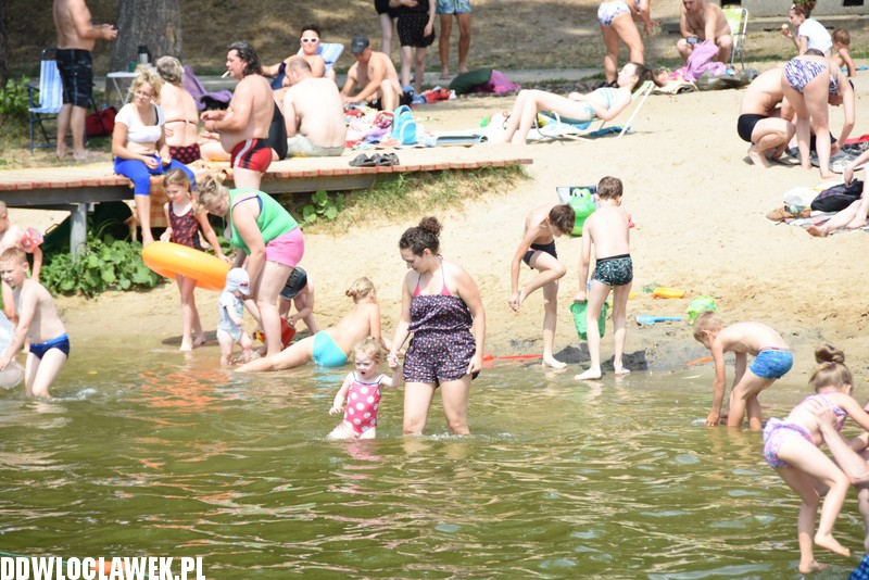Upalna sobota na plaży w Lubieniu
