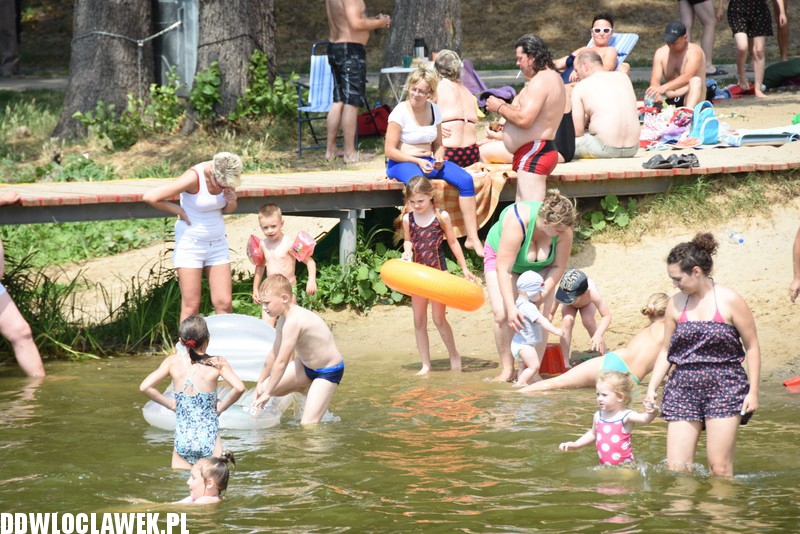 Upalna sobota na plaży w Lubieniu