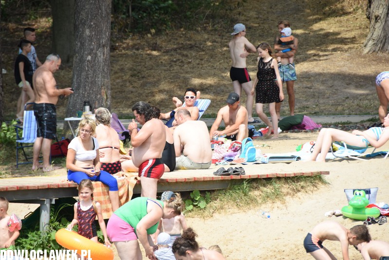 Upalna sobota na plaży w Lubieniu
