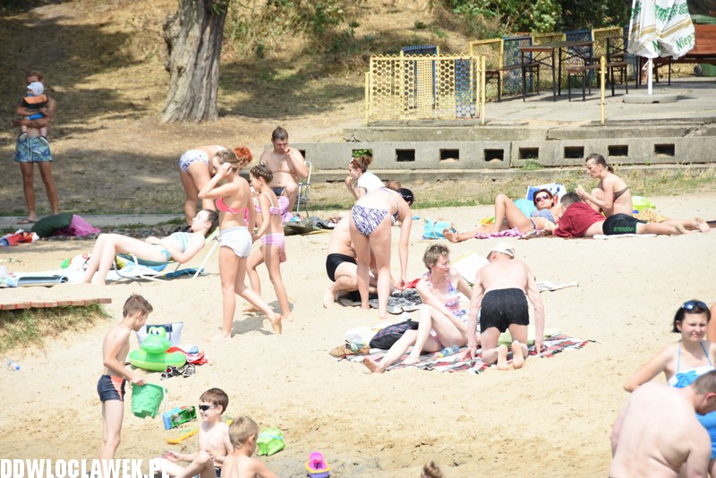 Upalna sobota na plaży w Lubieniu