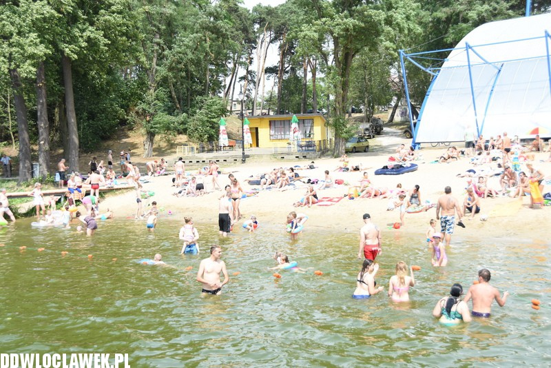 Upalna sobota na plaży w Lubieniu