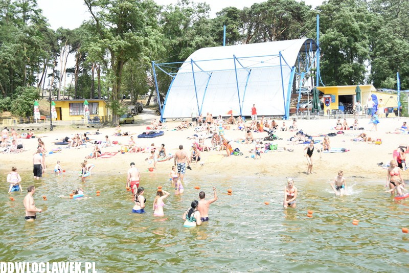 Upalna sobota na plaży w Lubieniu