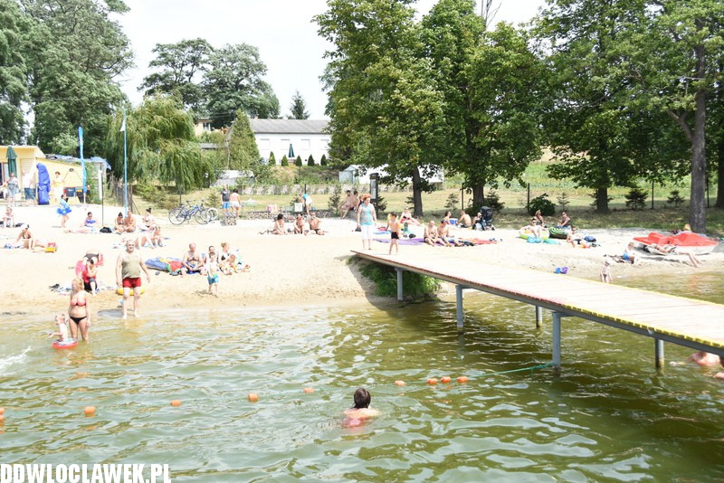 Upalna sobota na plaży w Lubieniu