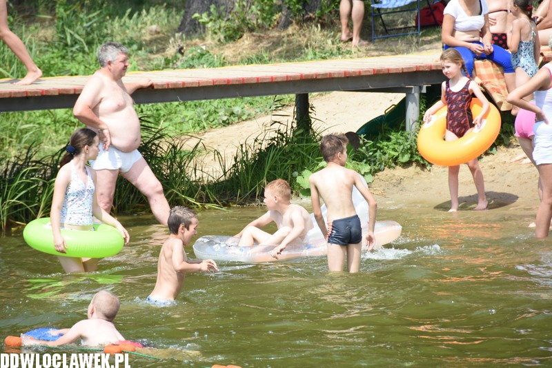 Upalna sobota na plaży w Lubieniu