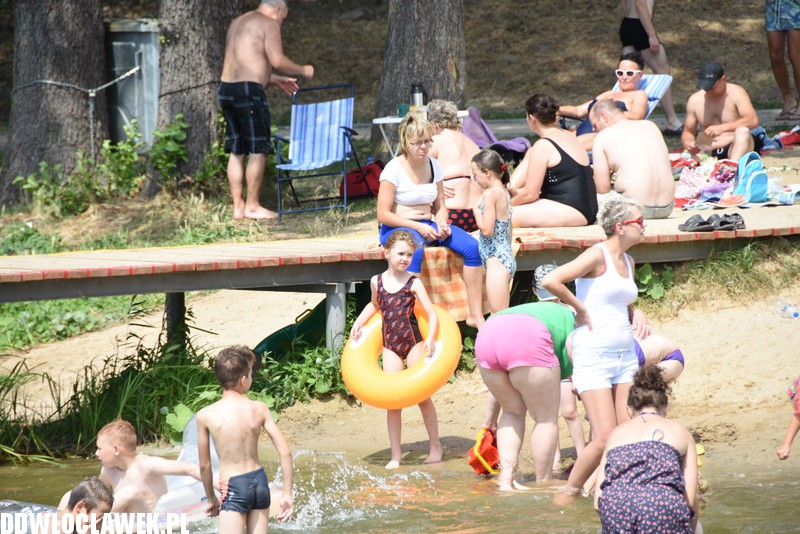 Upalna sobota na plaży w Lubieniu