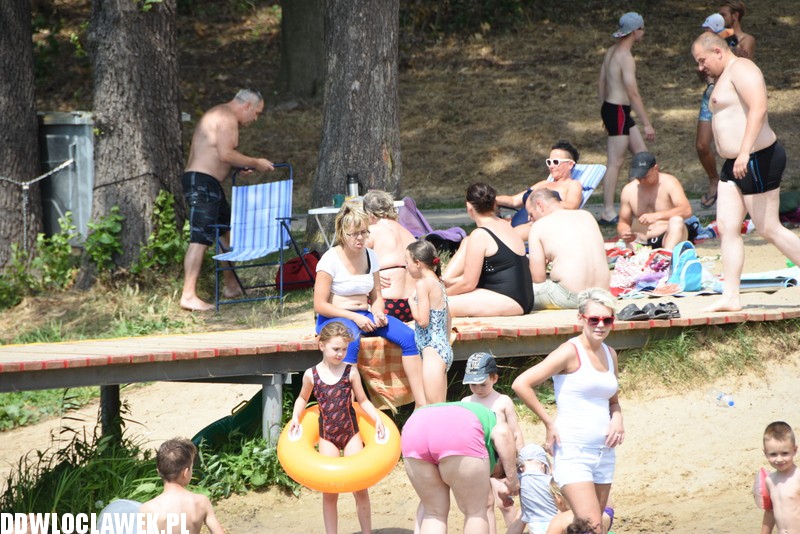 Upalna sobota na plaży w Lubieniu