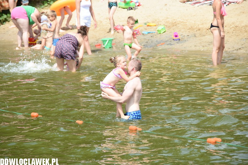 Upalna sobota na plaży w Lubieniu