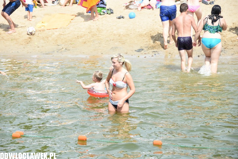 Upalna sobota na plaży w Lubieniu