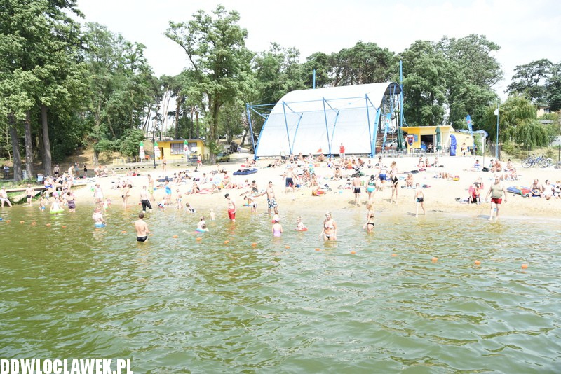 Upalna sobota na plaży w Lubieniu