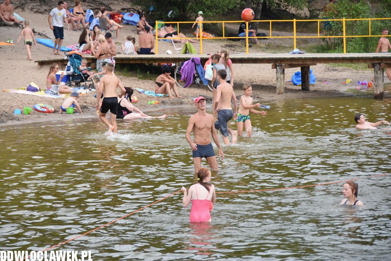 Upalna sobota na jeziorem Czarnym