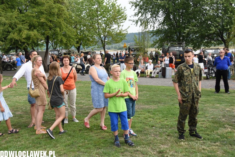 Piknik historyczny na bulwarach