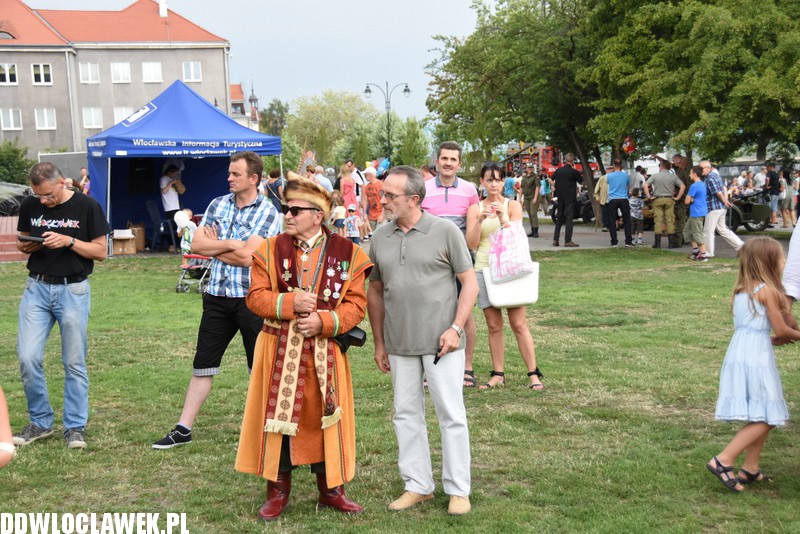 Piknik historyczny na bulwarach