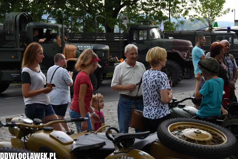 Piknik historyczny na bulwarach