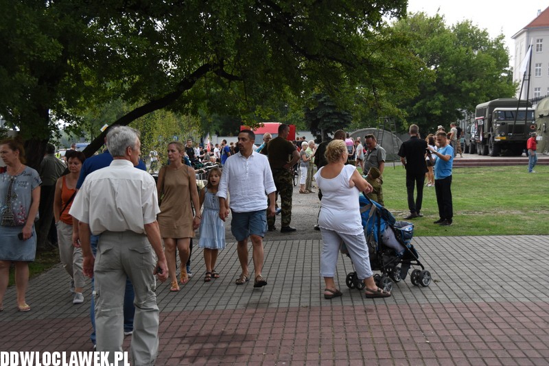 Piknik historyczny na bulwarach